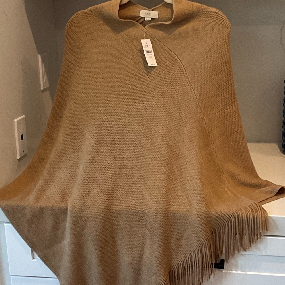 NWT LOFT PONCHO/SHAWL IN GORGEOUS CAMEL COLOR.
